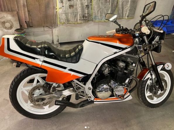 ホンダCBR400Fの外装とホイールの塗装のご依頼でした