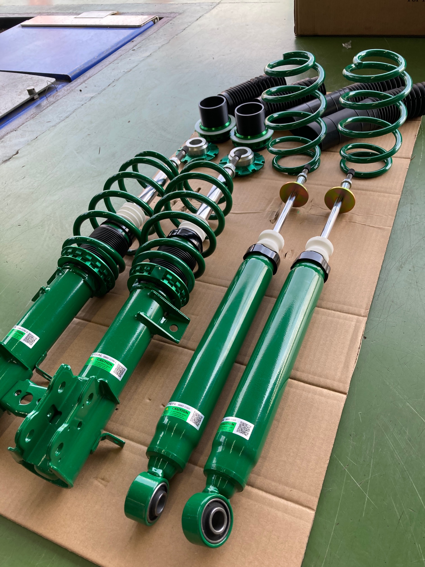 スズキ・スイフトスポーツ・ZC32S】TEINの車高調をお取り付けしました