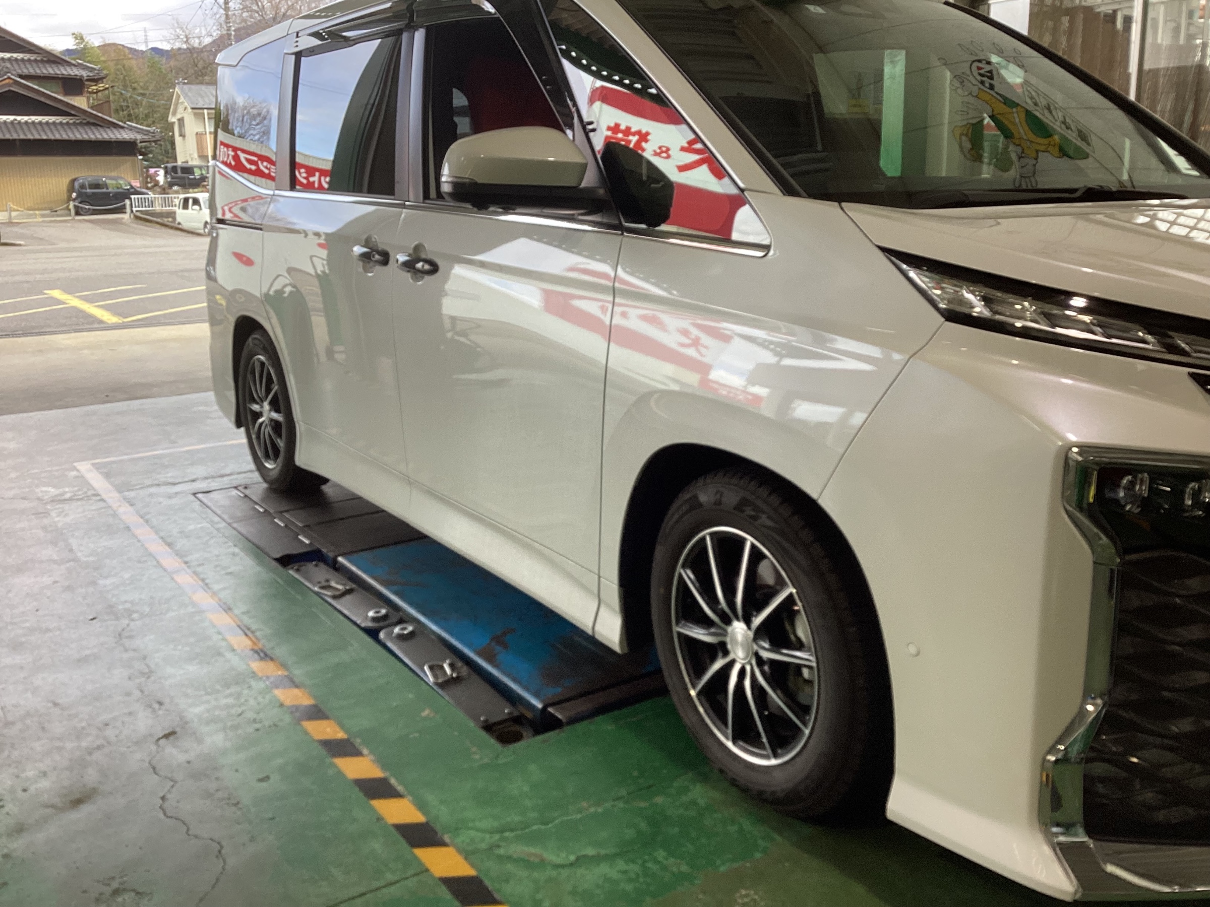 90系ノア・ヴォクシー タナベダウンサス取り付け | 店舗おススメ情報