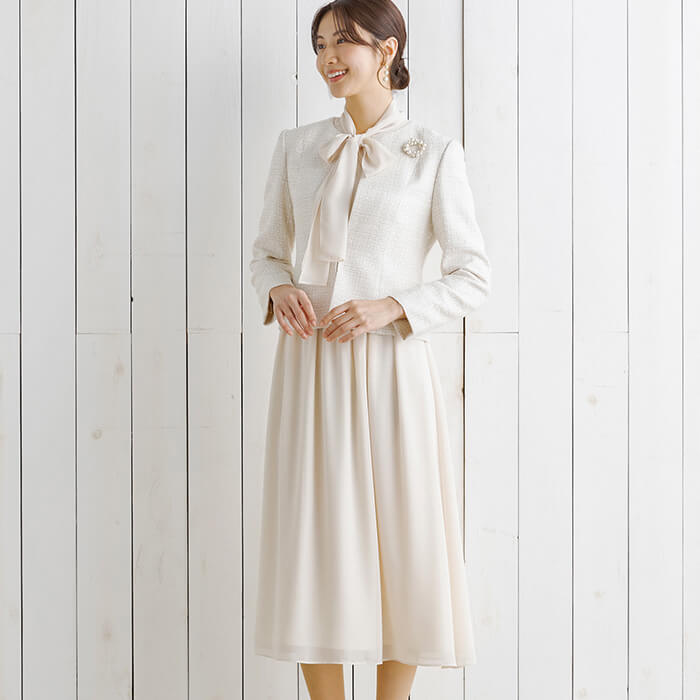 リボンタイ付きワンピのセレモニースーツ 13号・ベージュ｜東京